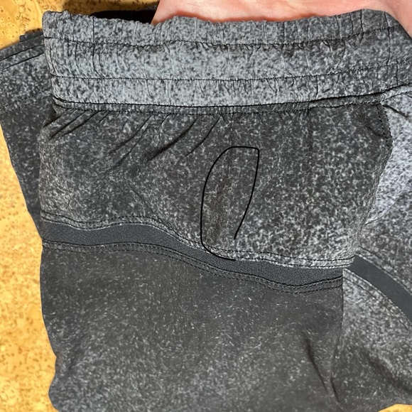 Lululemon Men’s Pace Breaker 9” Shorts In Ocean Spray Ice Grey Black Sz XL - Picture 16 of 16